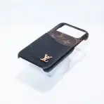 LV Case iPhone 17 Accent Leather Black
