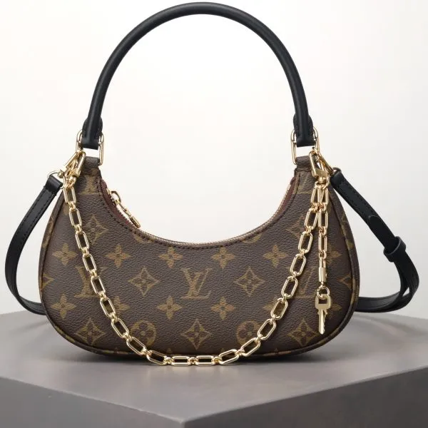 Croissant Bag With Chain