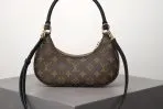 Croissant Bag With Chain