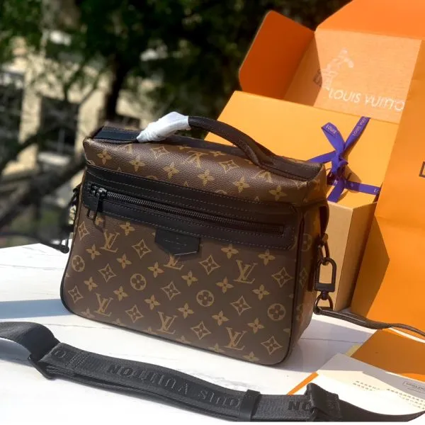 LV TRAIL men's messenger bag