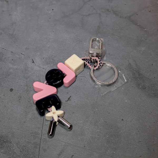 Louis Vuitton Porte-clés Cube Bag charm, crafted in colorful cubes with cube detailing, showcases the house's iconic motifs.